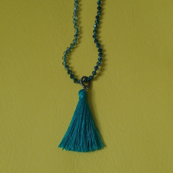 Beaded turquoise necklace with fringe pendant Chloe and Isabel - Picture 4 of 4
